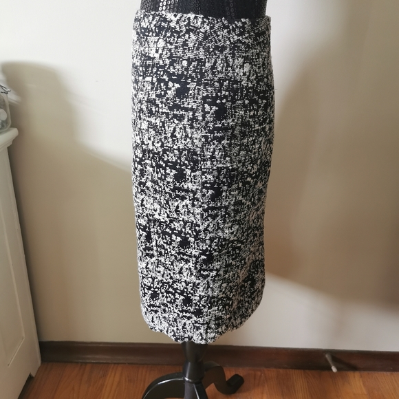 Halogen Black White Boucle Knit Skirt Size 2 - Picture 2 of 8